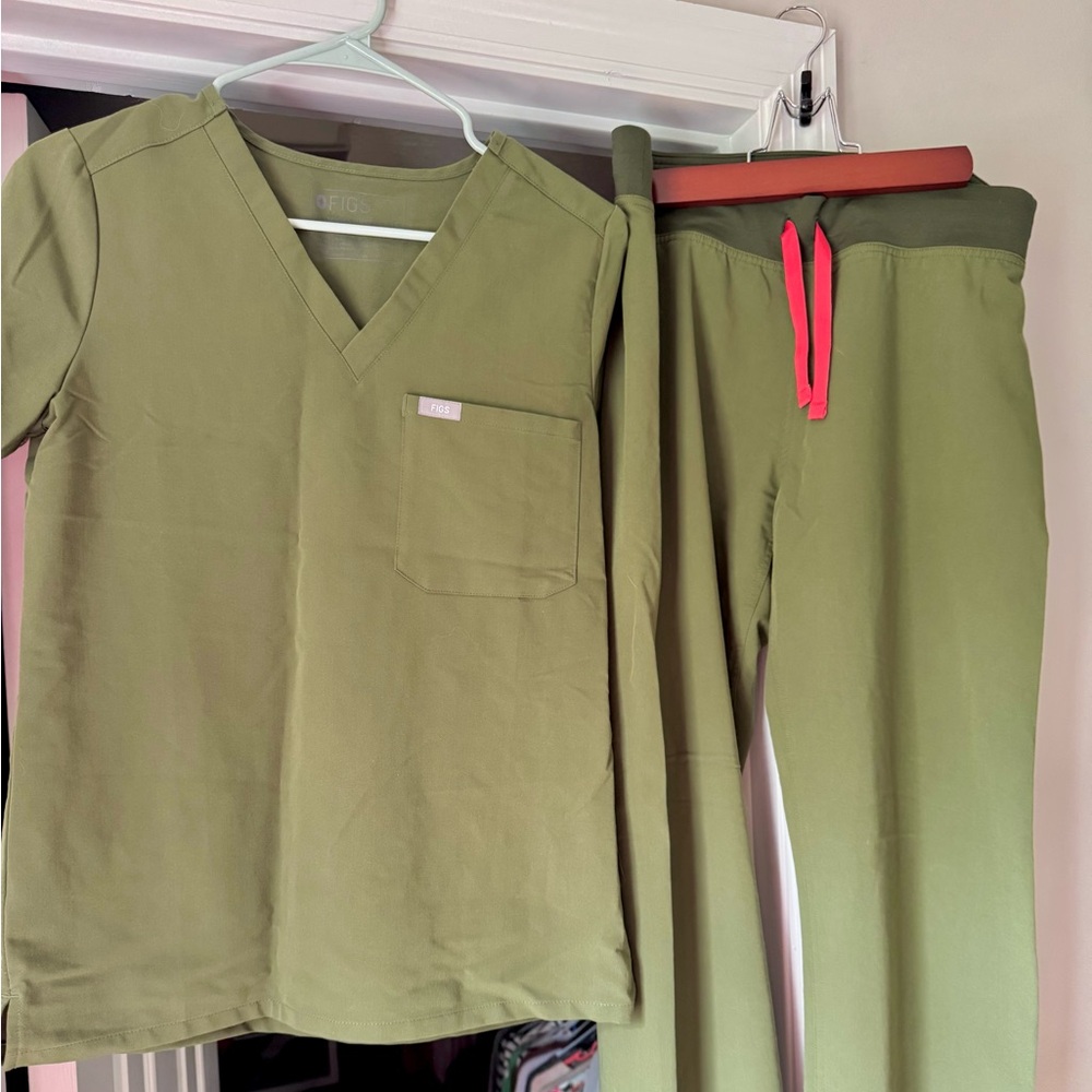 Figs size small Livingston pant and xsmall fern Catarina top